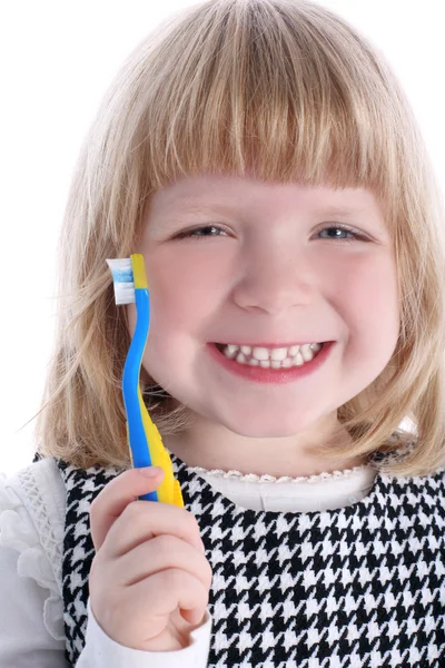 Маленькая девочка с щетками для зубов — стоковое фото