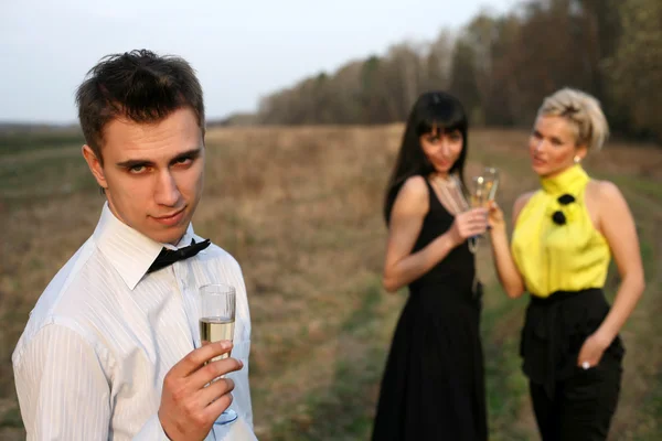 Jealousy - girls and man with wine — Stock Photo, Image