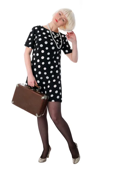 Kvinna med retro resväska — Stockfoto