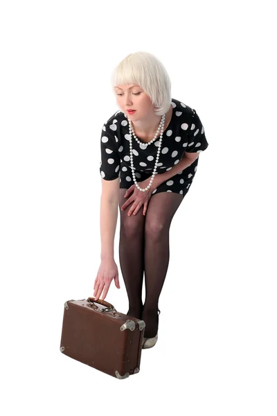 ผู้หญิงที่มีกระเป๋าเดินทางย้อนยุค — ภาพถ่ายสต็อก