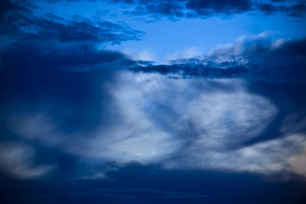 Wieczorne niebo — Zdjęcie stockowe
