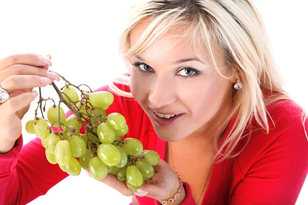Дівчина зі свіжим виноградом ізольована на білому — стокове фото