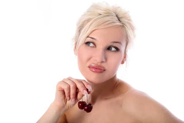 Blondýnka s čerstvým cherry — Stock fotografie