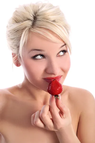 Dívka s čerstvou jahodou — Stock fotografie
