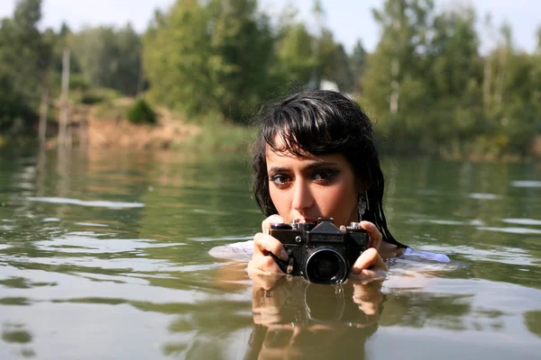 Fotograf w wodzie — Zdjęcie stockowe