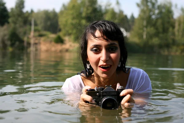 Fotograaf in water — Stockfoto