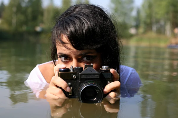 Photographe dans l'eau — Photo