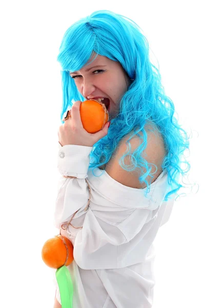 Blå hår flicka med apelsiner — Stockfoto