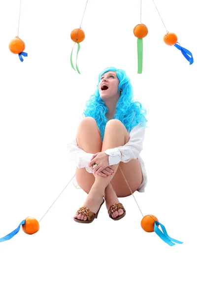 Сині волосся дівчина з апельсинами і лимонами — стокове фото