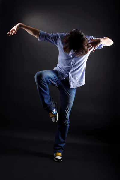 Jovem dançarino moderno — Fotografia de Stock