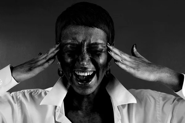 Mujer gritando aceite con lágrimas —  Fotos de Stock