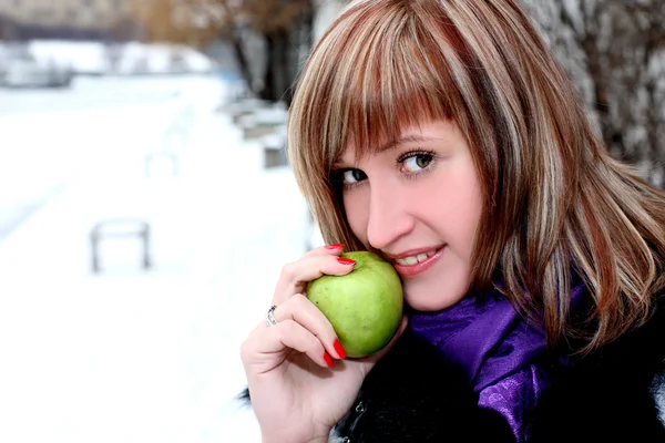 Girl outdoors with apple — Stock Photo, Image