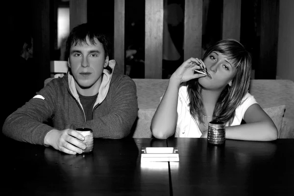 Pige og mand i cafe - Stock-foto