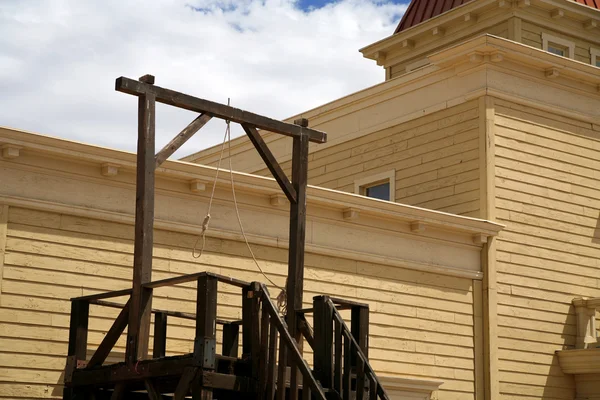 Vintage usa galgen i vilda västern在狂野的西部的复古美国绞刑架。 — Stockfoto