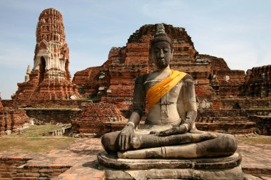 Monuments of buddah, ruins of Ayutthaya clipart