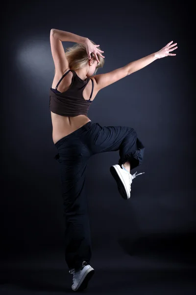 Jovem dançarina moderna em ação — Fotografia de Stock