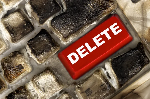 Burnted toetsenbord met rode knop — Stockfoto