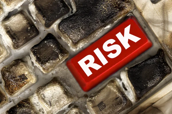 Chave de gestão de risco mostrando conceito de seguro de negócios — Fotografia de Stock