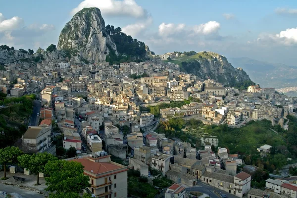 Gamla Italien, Sicilien, caltabelotta city — Stockfoto