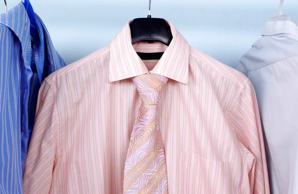 Nästa dag - blanda färg skjorta och slips — Stockfoto