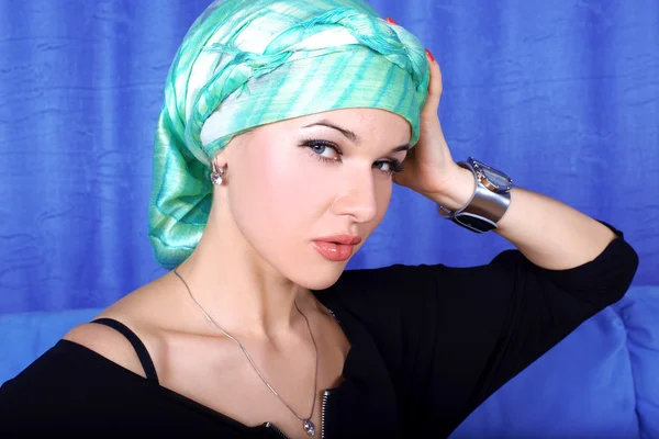 Žena ve východní arabské turban — Stock fotografie