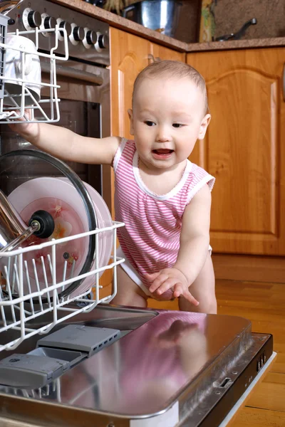 Baby at dishwasher — Stock Photo, Image