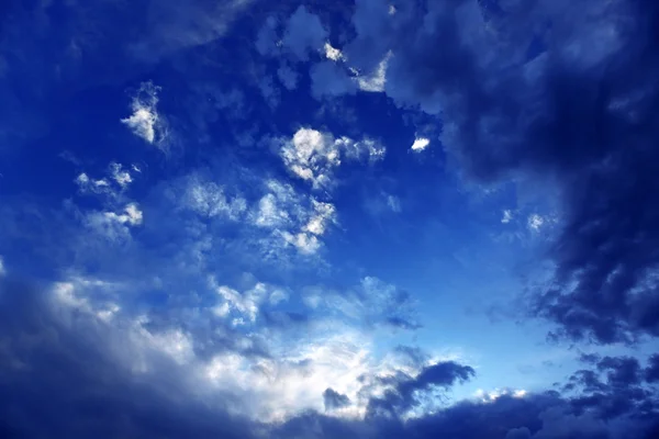 Dramatisk molnig himmel — Stockfoto