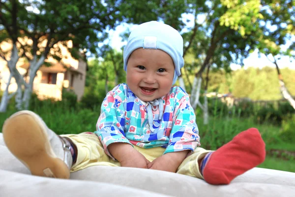 Funny baby boy i en boot — Stockfoto