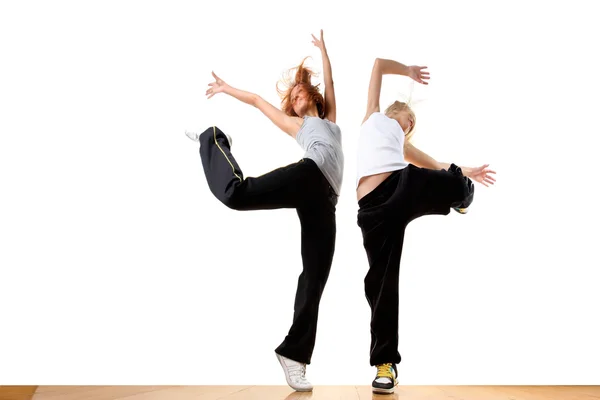 Γυναίκα σύγχρονες αθλητικές χορευτής μπαλέτου στην αίθουσα χορού — Φωτογραφία Αρχείου