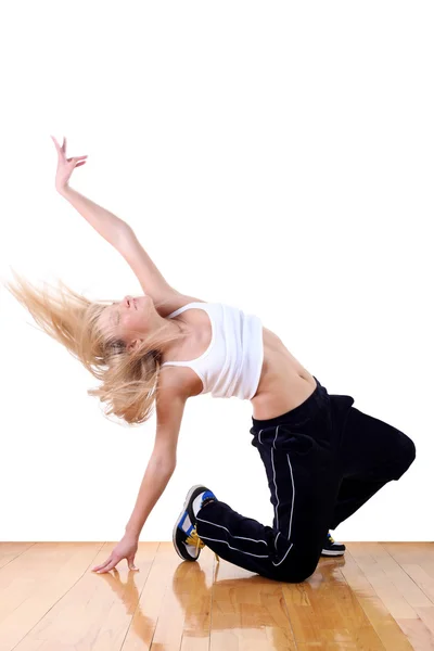 Mujer bailarina deportiva moderna en salón de baile — Foto de Stock