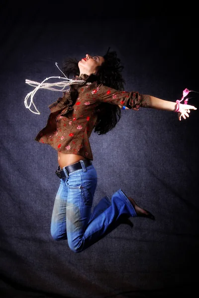 Bailarina moderna en salto —  Fotos de Stock