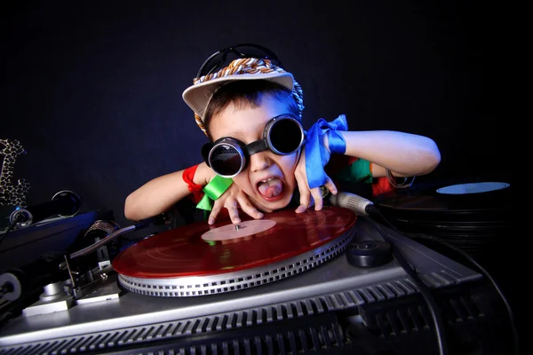 Cool kid DJ em ação — Fotografia de Stock