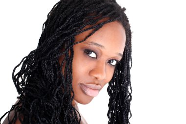 Genç Afro-Amerikan kadın üzerinde beyaz izole