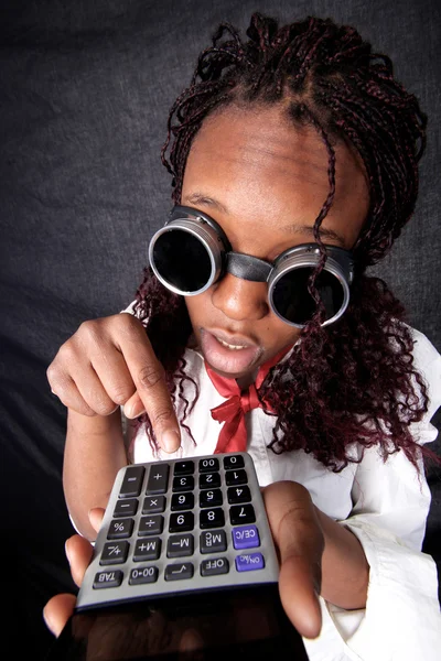 Afro american dengan kalkulator — Stok Foto
