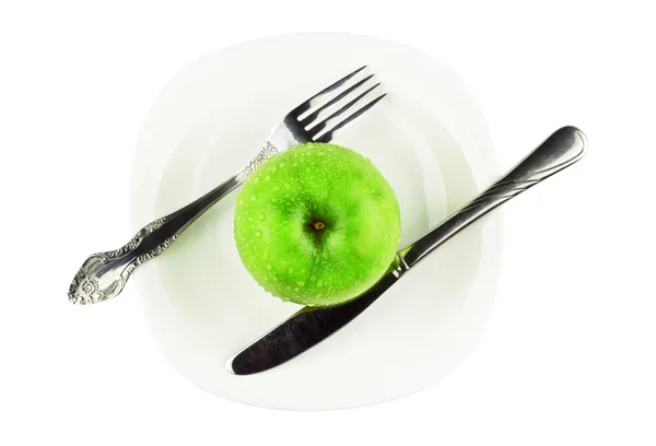 Forchetta, coltello, mela verde su piatto bianco — Foto Stock