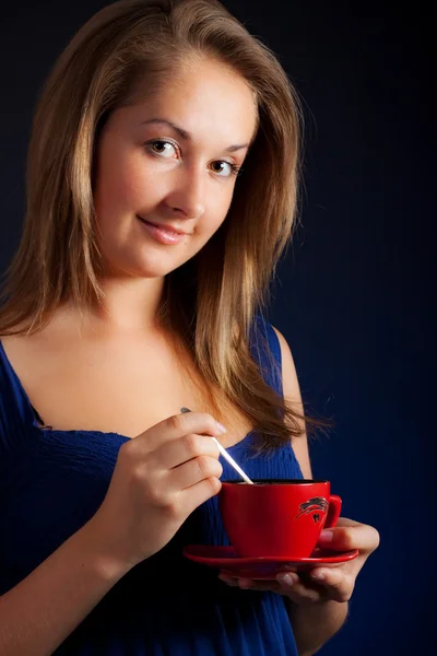 杯咖啡的漂亮女孩 — 图库照片