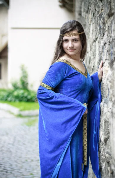 Princesse médiévale dans la rue — Photo