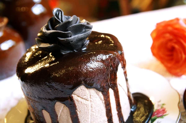 Chocolate rose on a cake — Stock Photo, Image