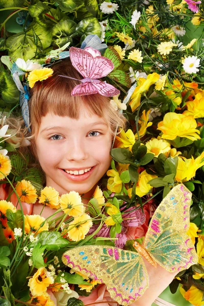 Hermosa chica con mariposa y flor — Foto de Stock