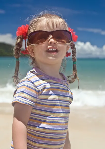Baby in sunglasses at sea coast. — Stock Photo, Image