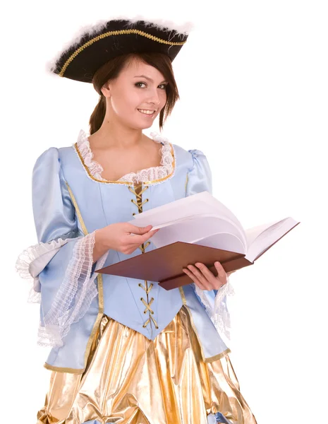 Mädchen in Marquise-Kleid und Hut lesen Buch. — Stockfoto