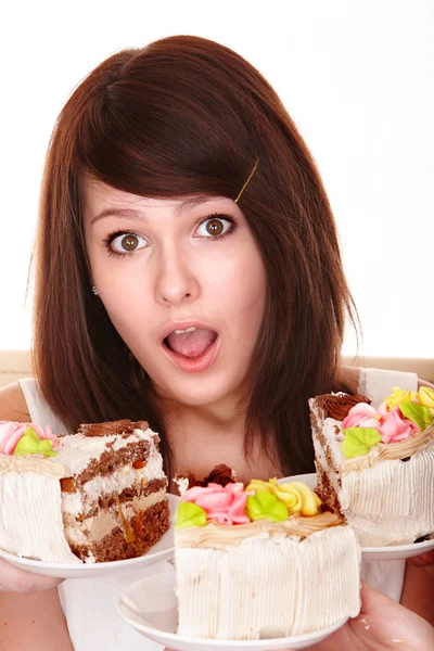 Девушка с шоколадным тортом . — стоковое фото