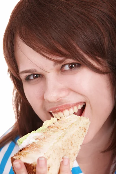 Ευτυχής νεαρή γυναίκα τρώει τούρτα. — Φωτογραφία Αρχείου
