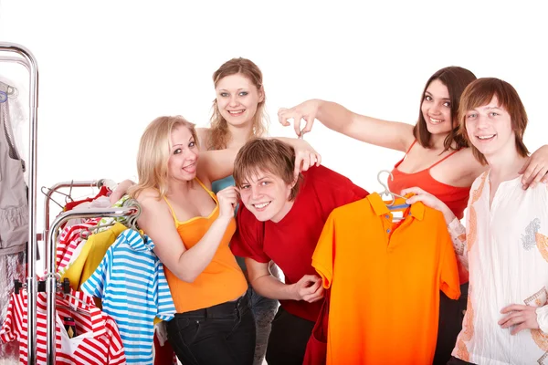 Groep in kledingwinkel — Stockfoto