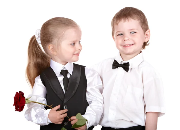 Τα παιδιά στο επαγγελματικό κοστούμι με τριαντάφυλλο. — Φωτογραφία Αρχείου