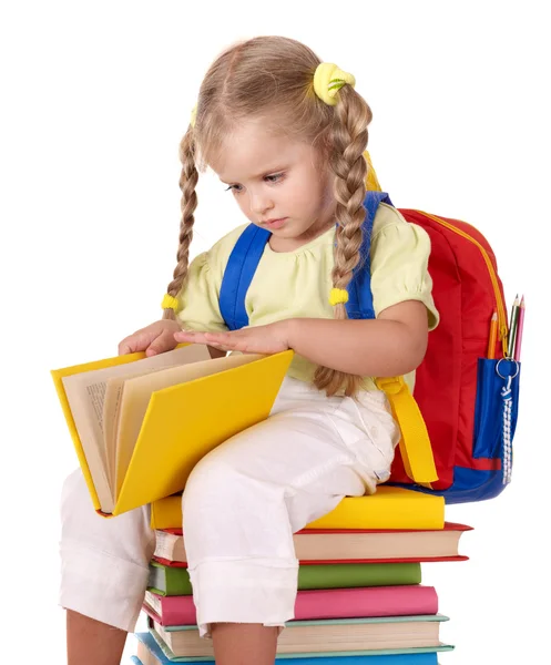 Bambino seduto su mucchio di libri . — Foto Stock