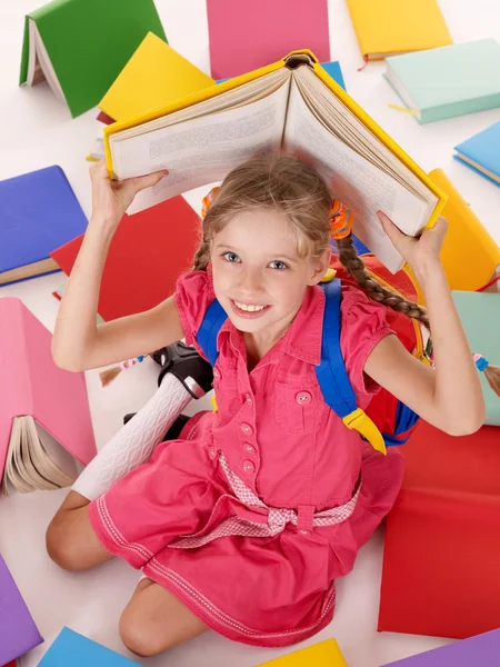 Escola menina segurando pilha de livros . — Fotografia de Stock