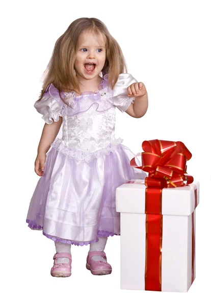 Ragazza in costume di bambola con confezione regalo . — Foto Stock