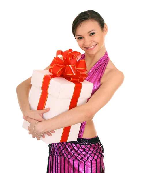 Frau mit weißem Geschenkkarton. — Stockfoto