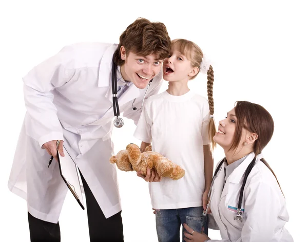 Due pediatri trattano un bambino felice. Medicina . — Foto Stock